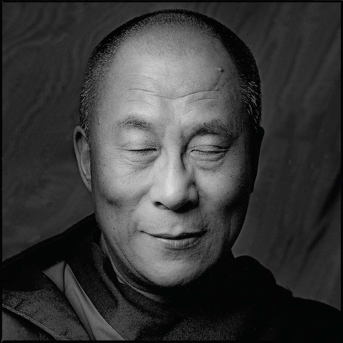 HH-Dalai-Lama-Clive-Arrowsmith©Maison-Sensey-Magazine