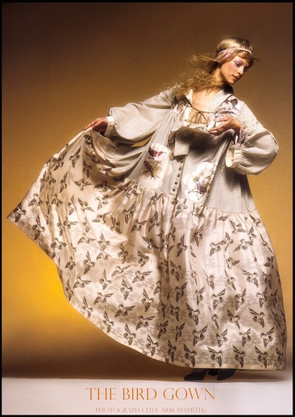 photographie d'art de mode édition poster the bird gown la muse du photographe Clive Arrowsmith