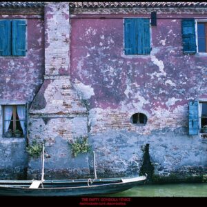 TRVE-548_The_Empty_Gondola_Venice_Clive_Arrowsmith©Maison_Sensey_Photographie