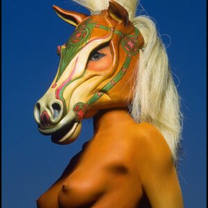 ELAPHM-820_horse_mask_Pirelli_Clive_Arrowsmith©Maison_Sensey_Photographie