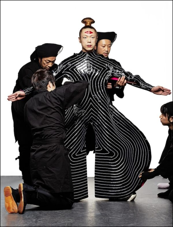 photographie d'art de mode édition limitée Kansai Yamamoto Bowie Costume show par le photographe Clive Arrowsmith