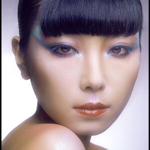 portrait de Sayoko Yamaguchi green eye shadow photographie d'art par le photographe Clive arrowsmith