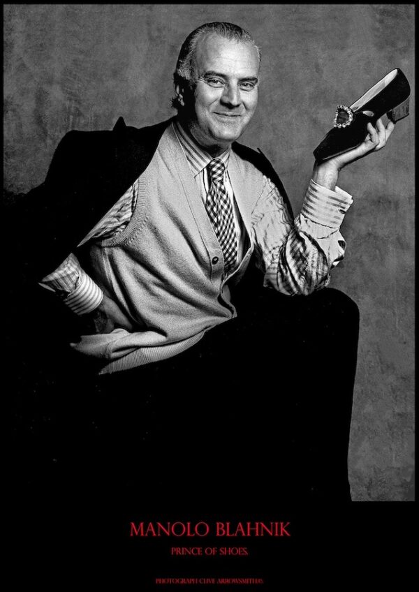 portrait de Manolo Blahnik prince of shoes photographie d'art en noir et blanc du photographe Clive Arrowsmith