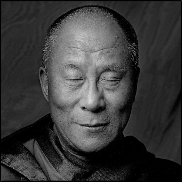 photographie d'art collection privée édition limitée portrait de Sa Sainteté le Dalaï Lama par le photographe Clive Arrowsmith