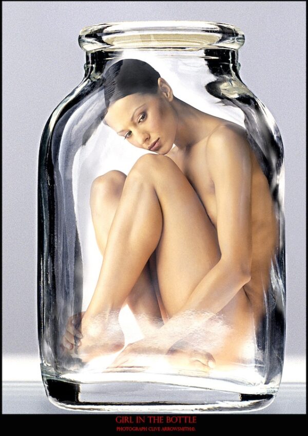 FAGB-376_Girl_in_the_Bottle_Clive_Arrowsmith©Maison_Sensey_Photographie