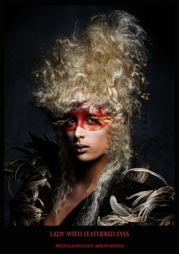 FALF-390_Lady_with_Feathered_Eyes_Clive_Arrowsmith©Maison_Sensey_Photographie